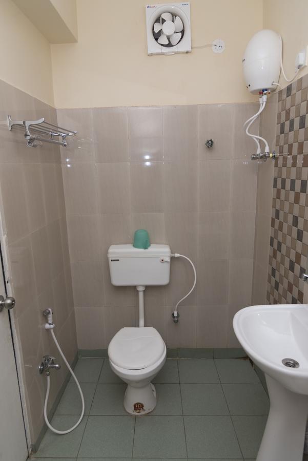Rajhans Hotel & Resort Phalta Pokoj fotografie